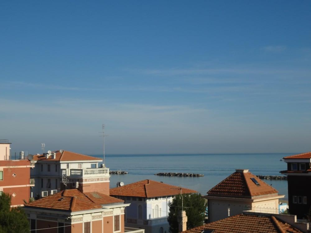 Hotel Nettuno Porto San Giorgio Exterior foto